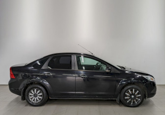Подержанный автомобиль Ford Focus Sedan 2010 года (4 фото)