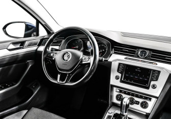 Подержанный автомобиль Volkswagen Passat Sedan 2016 года (5 фото)