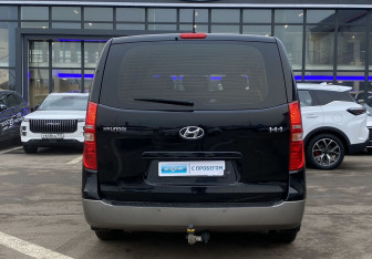 Подержанный автомобиль Hyundai H-1 2016 года (7 фото)