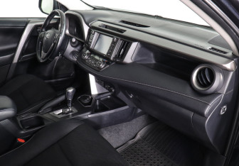 Подержанный автомобиль Toyota RAV4 2016 года (10 фото)