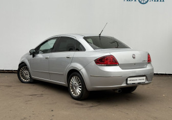 Подержанный автомобиль Fiat Linea 2011 года (7 фото)
