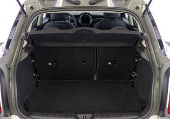 Подержанный автомобиль MINI Hatch 2020 года (10 фото)