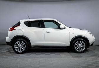 Подержанный автомобиль Nissan Juke 2012 года (4 фото)