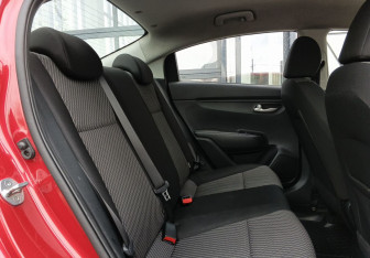 Подержанный автомобиль Kia Rio Sedan 2017 года (18 фото)