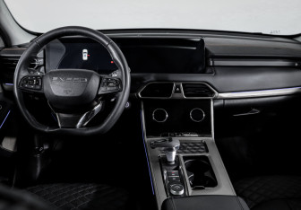 Подержанный автомобиль Exeed TXL 2023 года (12 фото)