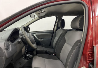 Подержанный автомобиль Renault Duster 2013 года (16 фото)