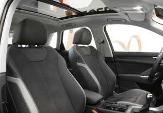 Подержанный автомобиль Audi Q3 2023 года (30 фото)