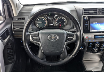Подержанный автомобиль Toyota Land Cruiser Prado 2020 года (21 фото)