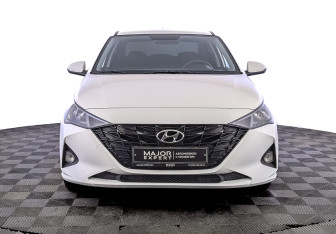 Подержанный автомобиль Hyundai Solaris Sedan 2021 года (2 фото)