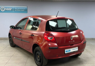 Подержанный автомобиль Renault Clio Hatchback 2008 года (7 фото)