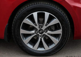 Подержанный автомобиль Hyundai Solaris Hatchback 2013 года (20 фото)