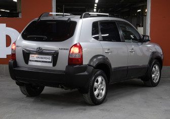 Подержанный автомобиль Hyundai Tucson 2005 года (5 фото)