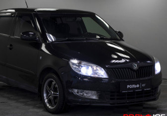 Подержанный автомобиль Skoda Fabia Hatchback 2010 года (18 фото)