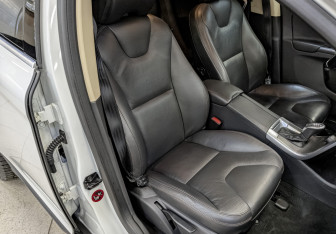 Подержанный автомобиль Volvo XC60 2013 года (23 фото)