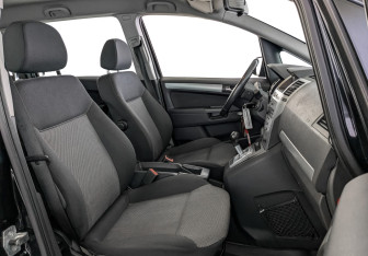 Подержанный автомобиль Opel Zafira Compactvan 2012 года (24 фото)