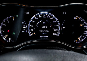 Подержанный автомобиль Jeep Grand Cherokee 2014 года (11 фото)