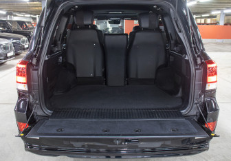 Подержанный автомобиль Toyota Land Cruiser Suv 2018 года (10 фото)