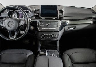 Подержанный автомобиль Mercedes-Benz GLE 2016 года (11 фото)