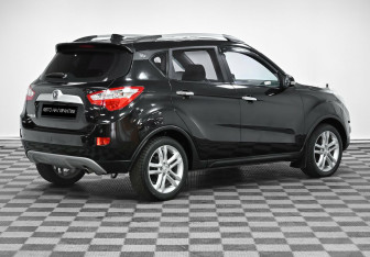 Подержанный автомобиль Changan CS35 2017 года (4 фото)