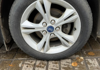 Подержанный автомобиль Ford Focus Wagon 2012 года (13 фото)