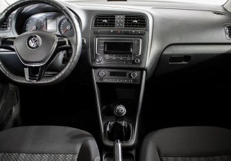 Подержанный автомобиль Volkswagen Polo Sedan 2017 года (11 фото)