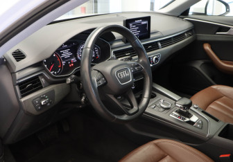 Подержанный автомобиль Audi A4 Sedan 2019 года (7 фото)