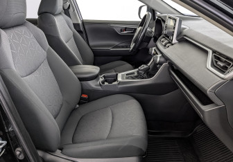 Подержанный автомобиль Toyota RAV4 2021 года (23 фото)