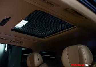 Подержанный автомобиль Voyah Dream 2023 года (11 фото)