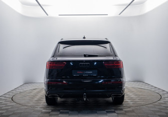 Подержанный автомобиль Audi Q7 2019 года (5 фото)