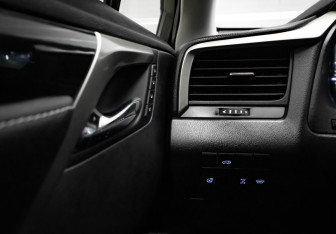 Подержанный автомобиль Lexus RX 2021 года (13 фото)