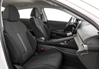 Подержанный автомобиль Hyundai Elantra Sedan 2021 года (24 фото)