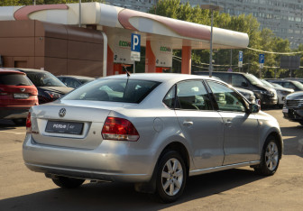 Подержанный автомобиль Volkswagen Polo Sedan 2012 года (4 фото)