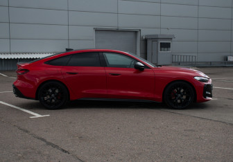 Подержанный автомобиль Audi A5 Liftback 2025 года (4 фото)