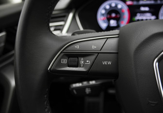 Подержанный автомобиль Audi Q5 2024 года (12 фото)
