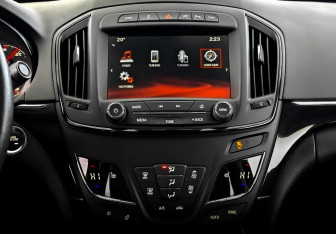 Подержанный автомобиль Opel Insignia Sedan 2014 года (15 фото)