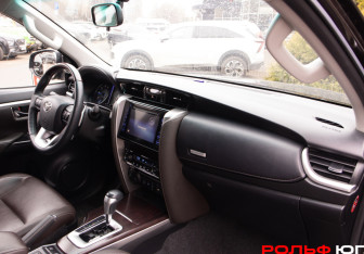 Подержанный автомобиль Toyota Fortuner 2018 года (7 фото)