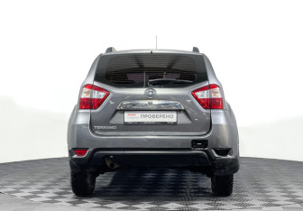Подержанный автомобиль Nissan Terrano 2014 года (6 фото)