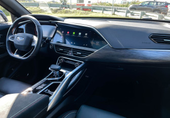 Подержанный автомобиль Geely Tugella 2023 года (9 фото)