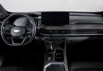 Подержанный автомобиль Geely Okavango 2023 года (12 фото)