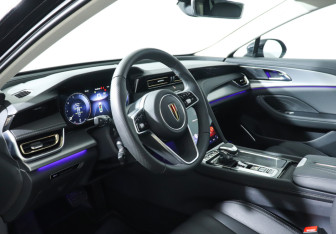 Подержанный автомобиль Hongqi H5 2024 года (13 фото)