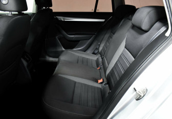 Подержанный автомобиль Skoda Octavia Wagon 2018 года (10 фото)