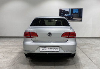 Подержанный автомобиль Volkswagen Passat Sedan 2011 года (6 фото)
