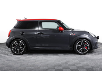 Подержанный автомобиль MINI Hatch 2016 года (4 фото)