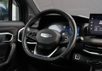 Подержанный автомобиль Geely Okavango 2024 года (13 фото)