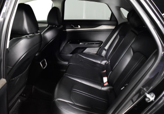 Подержанный автомобиль Kia K5 2021 года (9 фото)