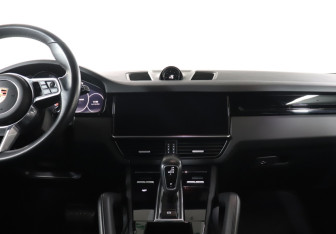 Подержанный автомобиль Porsche Cayenne 2021 года (14 фото)