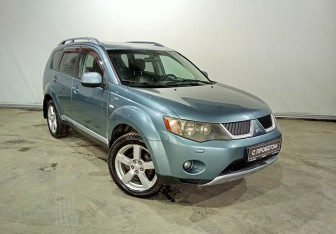 Подержанный автомобиль Mitsubishi Outlander 2006 года (3 фото)