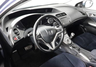 Подержанный автомобиль Honda Civic Hatchback 2008 года (5 фото)