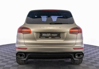 Подержанный автомобиль Porsche Cayenne 2014 года (6 фото)