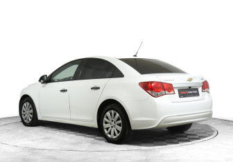 Подержанный автомобиль Chevrolet Cruze Sedan 2014 года (7 фото)
